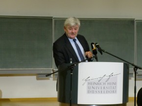 Klausens Foto zum SERIELLO Joaschka Fischer bei Gastpofessur Joschka Fischer in der Universitt Dsseldorf HEINRICH-HEINE-PROFESSUR am 28.4.2010