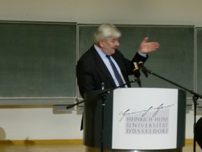 Klausens Foto zum SERIELLO Joaschka Fischer bei Gastpofessur Joschka Fischer in der Universitt Dsseldorf HEINRICH-HEINE-PROFESSUR am 28.4.2010