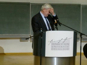 Klausens Foto zum SERIELLO Joaschka Fischer bei Gastpofessur Joschka Fischer in der Universitt Dsseldorf HEINRICH-HEINE-PROFESSUR am 28.4.2010