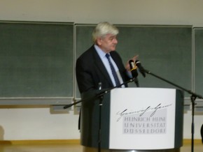 Klausens Foto zum SERIELLO Joaschka Fischer bei Gastpofessur Joschka Fischer in der Universitt Dsseldorf HEINRICH-HEINE-PROFESSUR am 28.4.2010