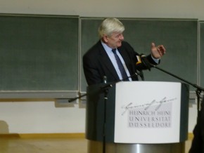 Klausens Foto zum SERIELLO Joaschka Fischer bei Gastpofessur Joschka Fischer in der Universitt Dsseldorf HEINRICH-HEINE-PROFESSUR am 28.4.2010