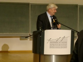 Klausens Foto zum SERIELLO Joaschka Fischer bei Gastpofessur Joschka Fischer in der Universitt Dsseldorf HEINRICH-HEINE-PROFESSUR am 28.4.2010