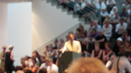 Klausens Foto Seriello Juergen Nimptsch bei der Erffnung der Ausstellung "Der Westen leuchtet", im Kunstmuseum Bonn