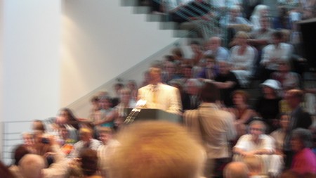 Klausens Foto Seriello Juergen Nimptsch bei der Erffnung der Ausstellung "Der Westen leuchtet", im Kunstmuseum Bonn