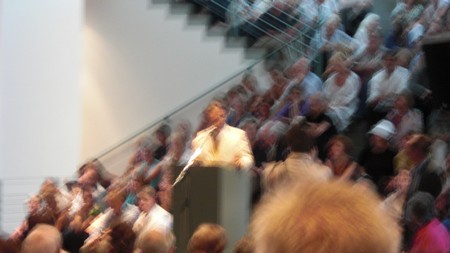 Klausens Foto Seriello Juergen Nimptsch bei der Erffnung der Ausstellung "Der Westen leuchtet", im Kunstmuseum Bonn