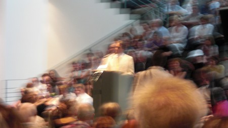 Klausens Foto Seriello Juergen Nimptsch bei der Erffnung der Ausstellung "Der Westen leuchtet", im Kunstmuseum Bonn