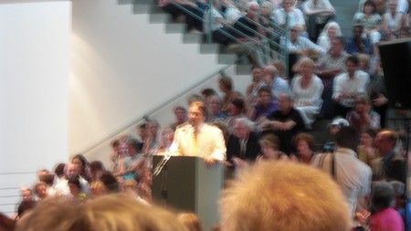 Klausens Foto Seriello Juergen Nimptsch bei der Eröffnung der Ausstellung "Der Westen leuchtet", im Kunstmuseum Bonn