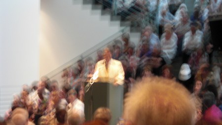 Klausens Foto Seriello Juergen Nimptsch bei der Erffnung der Ausstellung "Der Westen leuchtet", im Kunstmuseum Bonn