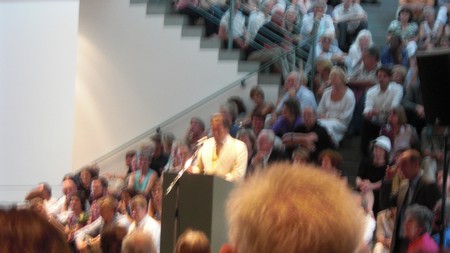 Klausens Foto Seriello Juergen Nimptsch bei der Eröffnung der Ausstellung "Der Westen leuchtet", im Kunstmuseum Bonn