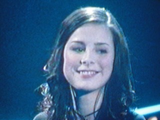 SERIELLO von KLAUSENS zu LENA MEYER-LANDRUT, als sie am 12.3.2010 2 Lieder singt. Insgesamt wird sie 4 x mal singen, in diesem Finale von "Unser Star fr Oslo"