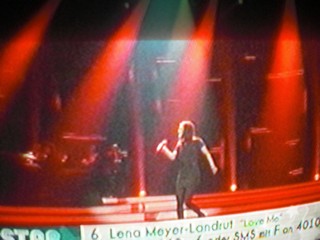 SERIELLO von KLAUSENS zu LENA MEYER-LANDRUT, als sie am 12.3.2010 2 Lieder singt. Insgesamt wird sie 4 x mal singen, in diesem Finale von "Unser Star fr Oslo"