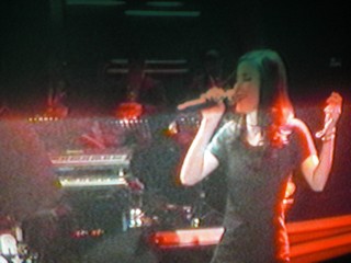 SERIELLO von KLAUSENS zu LENA MEYER-LANDRUT, als sie am 12.3.2010 2 Lieder singt. Insgesamt wird sie 4 x mal singen, in diesem Finale von "Unser Star fr Oslo"