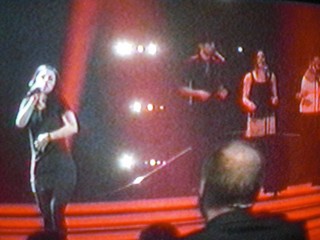 SERIELLO von KLAUSENS zu LENA MEYER-LANDRUT, als sie am 12.3.2010 2 Lieder singt. Insgesamt wird sie 4 x mal singen, in diesem Finale von "Unser Star fr Oslo"