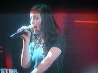 SERIELLO von KLAUSENS zu LENA MEYER-LANDRUT, als sie am 12.3.2010 2 Lieder singt. Insgesamt wird sie 4 x mal singen, in diesem Finale von "Unser Star fr Oslo"