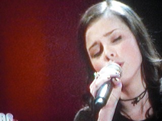 SERIELLO von KLAUSENS zu LENA MEYER-LANDRUT, als sie am 12.3.2010 2 Lieder singt. Insgesamt wird sie 4 x mal singen, in diesem Finale von "Unser Star fr Oslo"