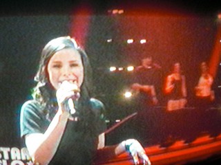 SERIELLO von KLAUSENS zu LENA MEYER-LANDRUT, als sie am 12.3.2010 2 Lieder singt. Insgesamt wird sie 4 x mal singen, in diesem Finale von "Unser Star fr Oslo"