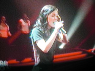 SERIELLO von KLAUSENS zu LENA MEYER-LANDRUT, als sie am 12.3.2010 2 Lieder singt. Insgesamt wird sie 4 x mal singen, in diesem Finale von "Unser Star fr Oslo"