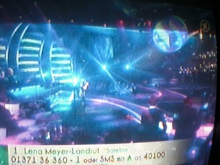 SERIELLO von KLAUSENS zu LENA MEYER-LANDRUT, als sie am 12.3.2010 2 Lieder singt. Insgesamt wird sie 4 x mal singen, in diesem Finale von "Unser Star für Oslo"