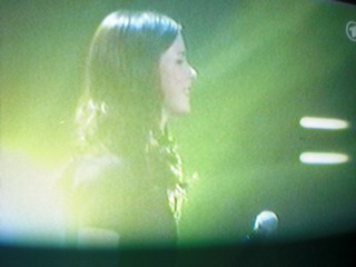 SERIELLO von KLAUSENS zu LENA MEYER-LANDRUT, als sie am 12.3.2010 2 Lieder singt. Insgesamt wird sie 4 x mal singen, in diesem Finale von "Unser Star fr Oslo"