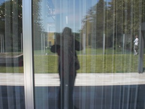 SERIELLO des Künstlers Klausens = Klau/sens vom 23.5.2009 in Bonn im Park des Palais Schaumburg vom Kanzlerbungalow bzw. Bundeskanzlerbungalow