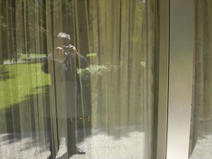 SERIELLO des Künstlers Klausens = Klau/sens vom 23.5.2009 in Bonn im Park des Palais Schaumburg vom Kanzlerbungalow bzw. Bundeskanzlerbungalow