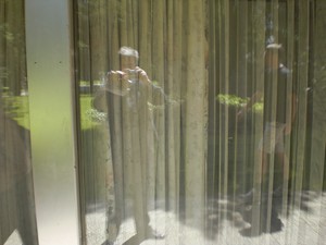 SERIELLO des Künstlers Klausens = Klau/sens vom 23.5.2009 in Bonn im Park des Palais Schaumburg vom Kanzlerbungalow bzw. Bundeskanzlerbungalow