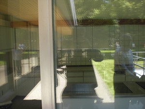 SERIELLO des Künstlers Klausens = Klau/sens vom 23.5.2009 in Bonn im Park des Palais Schaumburg vom Kanzlerbungalow bzw. Bundeskanzlerbungalow