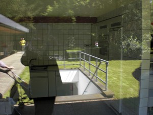 SERIELLO des Künstlers Klausens = Klau/sens vom 23.5.2009 in Bonn im Park des Palais Schaumburg vom Kanzlerbungalow bzw. Bundeskanzlerbungalow
