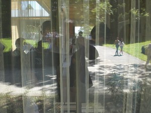 SERIELLO des Künstlers Klausens = Klau/sens vom 23.5.2009 in Bonn im Park des Palais Schaumburg vom Kanzlerbungalow bzw. Bundeskanzlerbungalow