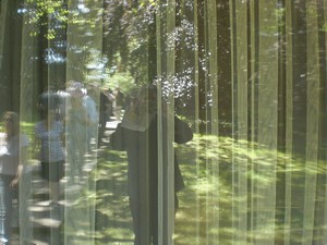 SERIELLO des Künstlers Klausens = Klau/sens vom 23.5.2009 in Bonn im Park des Palais Schaumburg vom Kanzlerbungalow bzw. Bundeskanzlerbungalow