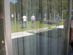 SERIELLO des Künstlers Klausens = Klau/sens vom 23.5.2009 in Bonn im Park des Palais Schaumburg vom Kanzlerbungalow bzw. Bundeskanzlerbungalow