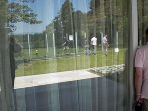 SERIELLO des Künstlers Klausens = Klau/sens vom 23.5.2009 in Bonn im Park des Palais Schaumburg vom Kanzlerbungalow bzw. Bundeskanzlerbungalow