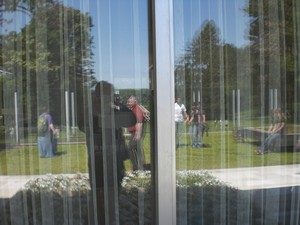 SERIELLO des Künstlers Klausens = Klau/sens vom 23.5.2009 in Bonn im Park des Palais Schaumburg vom Kanzlerbungalow bzw. Bundeskanzlerbungalow