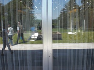 SERIELLO des Künstlers Klausens = Klau/sens vom 23.5.2009 in Bonn im Park des Palais Schaumburg vom Kanzlerbungalow bzw. Bundeskanzlerbungalow