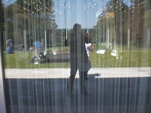 SERIELLO des Künstlers Klausens = Klau/sens vom 23.5.2009 in Bonn im Park des Palais Schaumburg vom Kanzlerbungalow bzw. Bundeskanzlerbungalow