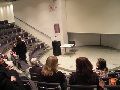 klausens foto von katharina sieverding 19.11.2008 kunstmuseum bonn bei der reihe "photography talks"